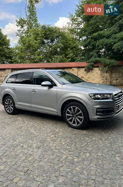 Внедорожник / Кроссовер Audi Q7 2017 в 