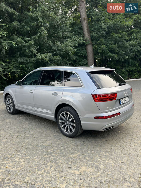 Позашляховик / Кросовер Audi Q7 2017 в Чернівцях