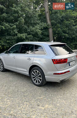 Внедорожник / Кроссовер Audi Q7 2017 в 