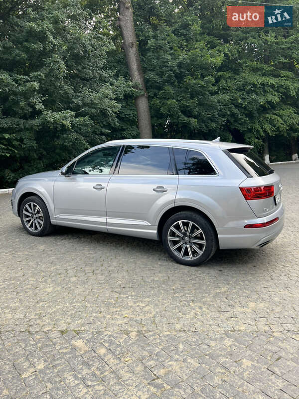 Позашляховик / Кросовер Audi Q7 2017 в Чернівцях