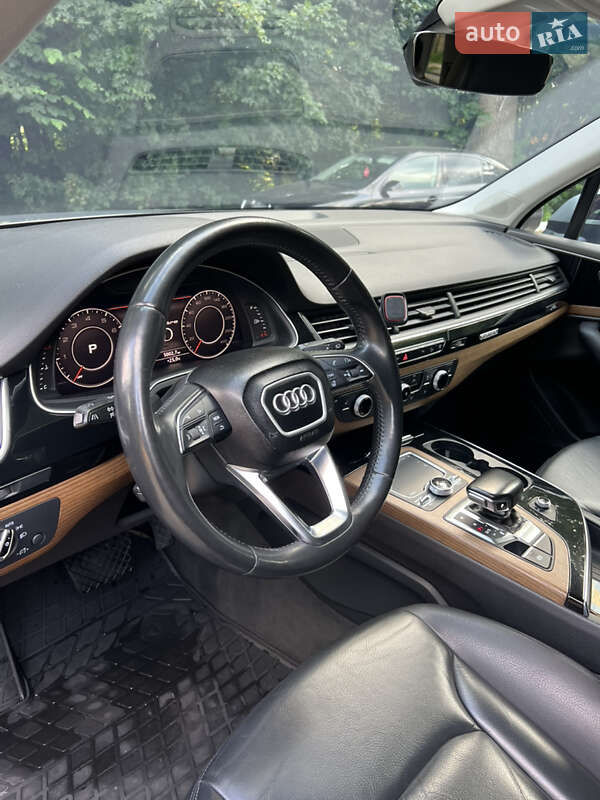 Позашляховик / Кросовер Audi Q7 2017 в Чернівцях