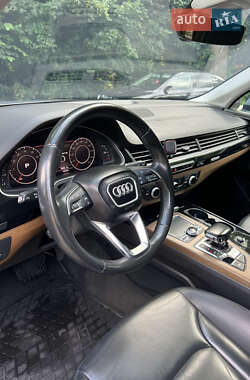 Внедорожник / Кроссовер Audi Q7 2017 в 