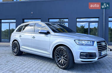 Внедорожник / Кроссовер Audi Q7 2017 в 