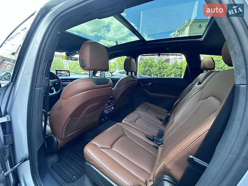 Позашляховик / Кросовер Audi Q7 2017 в Луцьку
