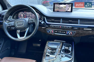 Внедорожник / Кроссовер Audi Q7 2017 в 