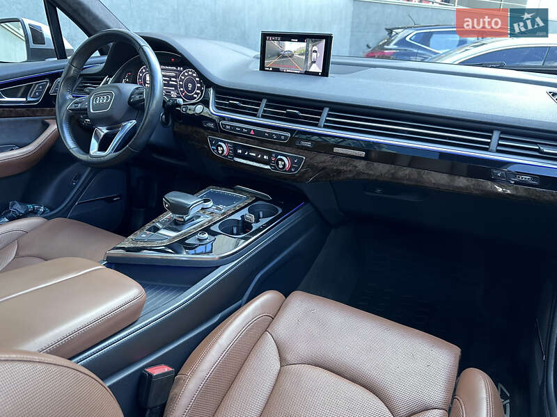 Позашляховик / Кросовер Audi Q7 2017 в Луцьку