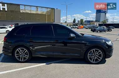 Внедорожник / Кроссовер Audi Q7 2018 в 