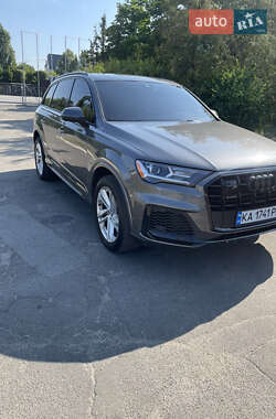 Внедорожник / Кроссовер Audi Q7 2020 в 