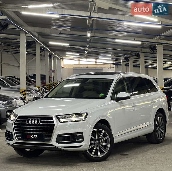 Внедорожник / Кроссовер Audi Q7 2017 в 