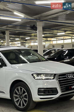 Внедорожник / Кроссовер Audi Q7 2017 в 