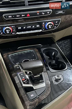 Внедорожник / Кроссовер Audi Q7 2017 в 