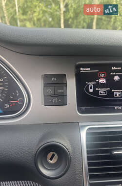 Позашляховик / Кросовер Audi Q7 2013 в 