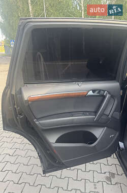 Позашляховик / Кросовер Audi Q7 2013 в 