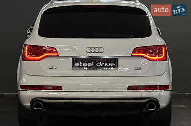 Позашляховик / Кросовер Audi Q7 2013 в 