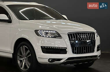 Позашляховик / Кросовер Audi Q7 2013 в 