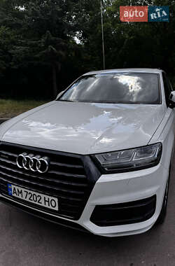 Внедорожник / Кроссовер Audi Q7 2017 в 