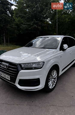 Внедорожник / Кроссовер Audi Q7 2017 в 