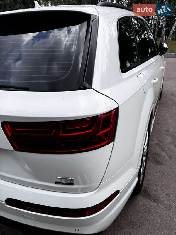 Позашляховик / Кросовер Audi Q7 2017 в Житомирі