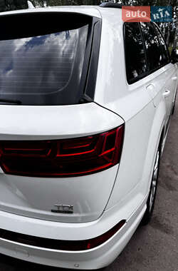 Внедорожник / Кроссовер Audi Q7 2017 в 