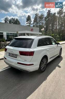 Внедорожник / Кроссовер Audi Q7 2016 в 
