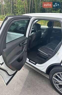 Внедорожник / Кроссовер Audi Q7 2016 в 