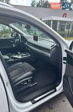 Внедорожник / Кроссовер Audi Q7 2016 в 