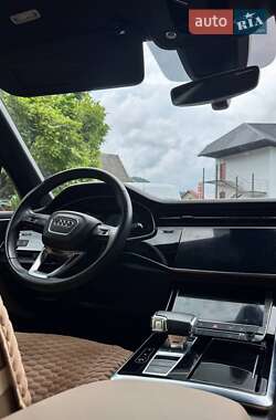 Позашляховик / Кросовер Audi Q7 2021 в 