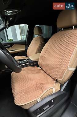 Позашляховик / Кросовер Audi Q7 2021 в 