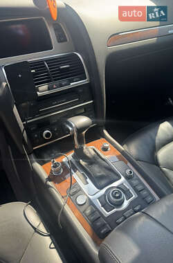 Позашляховик / Кросовер Audi Q7 2013 в 