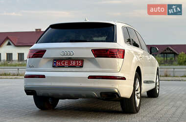 Позашляховик / Кросовер Audi Q7 2018 в 