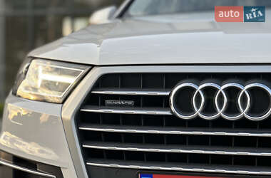 Позашляховик / Кросовер Audi Q7 2018 в 