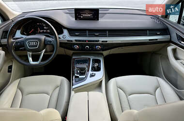 Позашляховик / Кросовер Audi Q7 2018 в 