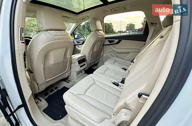 Позашляховик / Кросовер Audi Q7 2018 в 