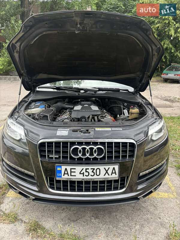 Позашляховик / Кросовер Audi Q7 2014 в Кам'янському