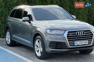 Внедорожник / Кроссовер Audi Q7 2016 в 