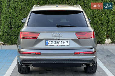 Внедорожник / Кроссовер Audi Q7 2016 в 