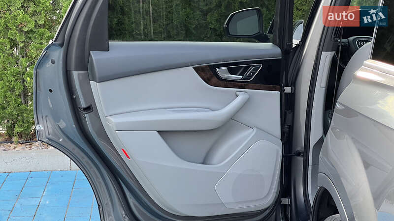 Позашляховик / Кросовер Audi Q7 2016 в Луцьку