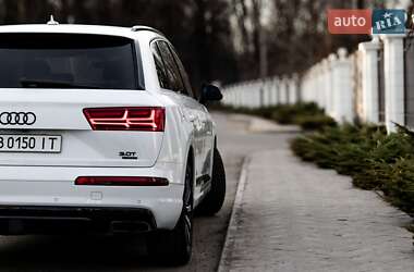Позашляховик / Кросовер Audi Q7 2018 в 