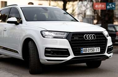 Позашляховик / Кросовер Audi Q7 2018 в 