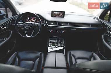 Позашляховик / Кросовер Audi Q7 2018 в 