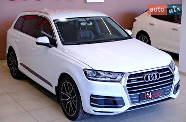 Внедорожник / Кроссовер Audi Q7 2015 в 