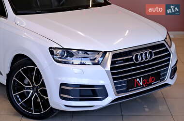 Внедорожник / Кроссовер Audi Q7 2015 в 