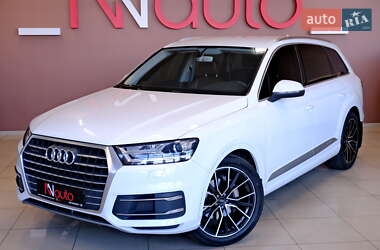 Внедорожник / Кроссовер Audi Q7 2015 в 