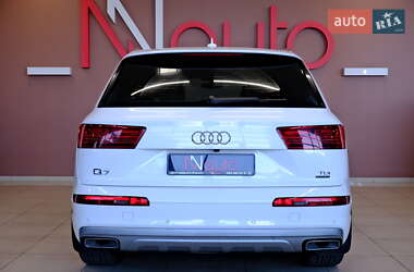 Внедорожник / Кроссовер Audi Q7 2015 в 