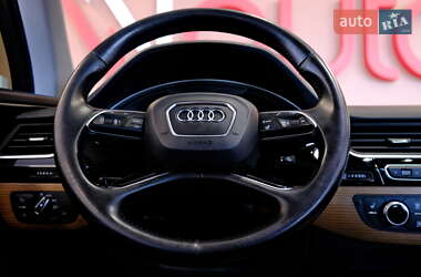 Внедорожник / Кроссовер Audi Q7 2015 в 