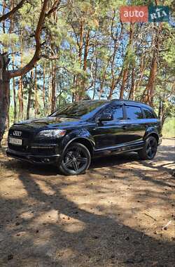Позашляховик / Кросовер Audi Q7 2013 в 