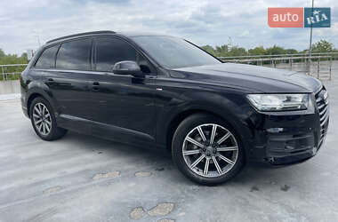 Позашляховик / Кросовер Audi Q7 2019 в 