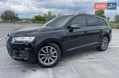 Позашляховик / Кросовер Audi Q7 2019 в 
