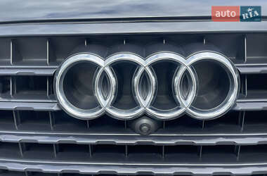 Позашляховик / Кросовер Audi Q7 2019 в 