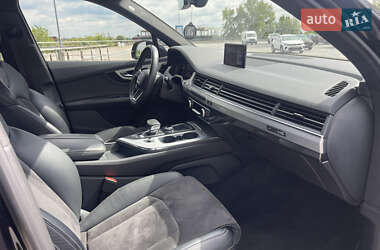 Позашляховик / Кросовер Audi Q7 2019 в 